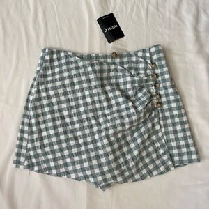 Forever 21 Women’s White and Green Skort
